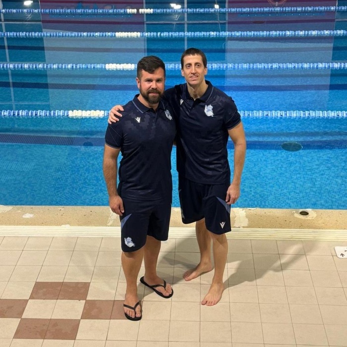 Deportistas durante una prueba del Euskoapnea 2026 en la piscina de Artxanda